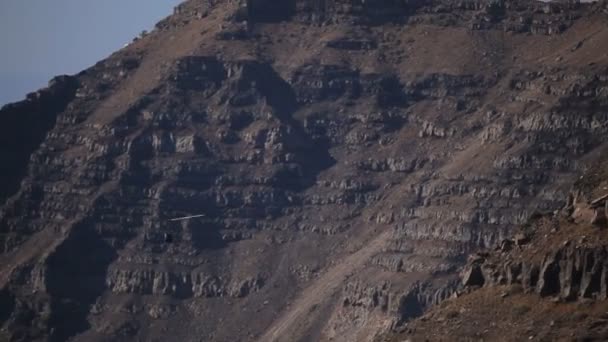 Pequeño helicóptero privado en la playa de la isla de Santorini — Vídeos de Stock