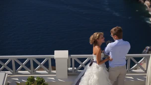 Recién casados en el fondo del mar Egeo — Vídeo de stock