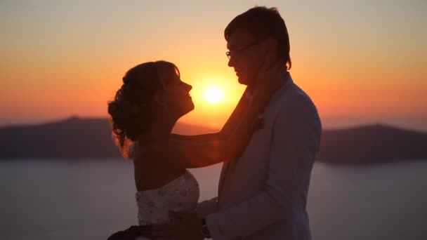 Boda en santorini pareja amantes — Vídeo de stock