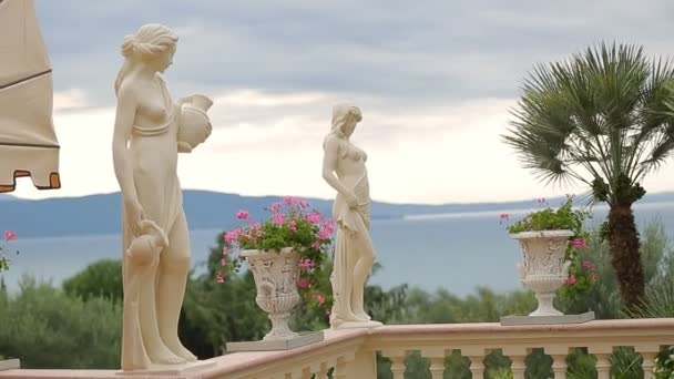 Beautiful statues at the hotel Ville Montefiori — Stock Video