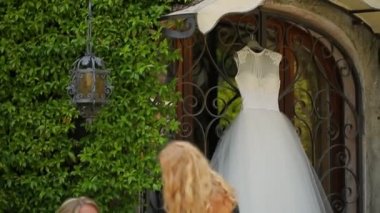 genç güzel kız makyaj uygulamak