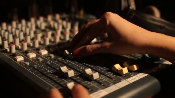 Geluid muziek mixer Configuratiescherm op radio — Stockvideo