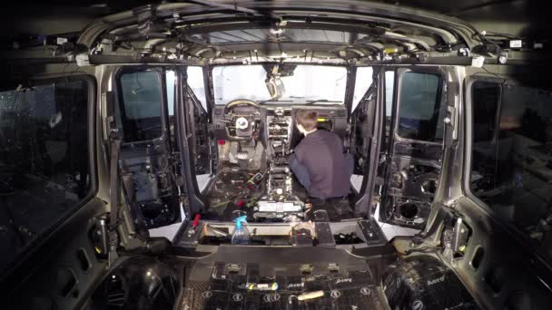 Les gars font des machines d'insonorisation timelapse — Video