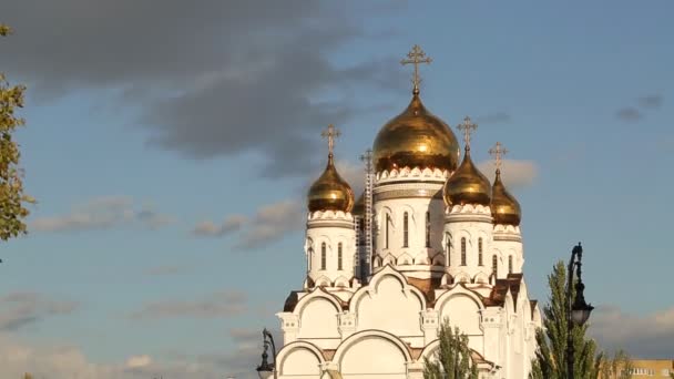 Iglesia ortodoxa en Rusia — Vídeo de stock