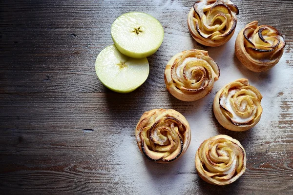 Apple gül tatlısı