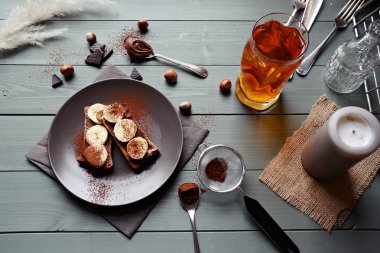 Muz ve çikolata sandviç