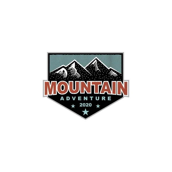 Logo Badge Extérieur Aventure Montagne — Image vectorielle