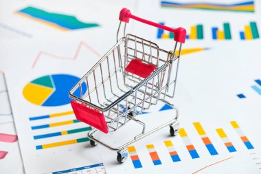 Marketler zinciri için rapor ve satış grafikleri kavramı.