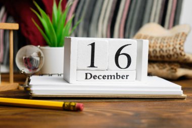 Kış ayının onaltıncı günü takvim Aralık.