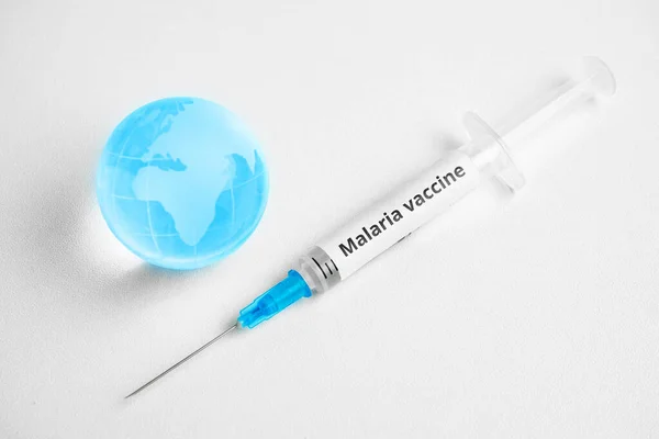 Conceito Vacina Contra Malária Seringa Com Mapa Mundial Globo — Fotografia de Stock