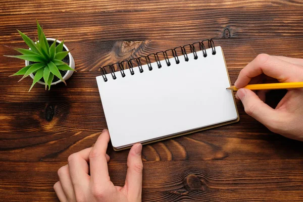 Persoon Maakt Aantekeningen Een Notebook Kopieerruimte — Stockfoto