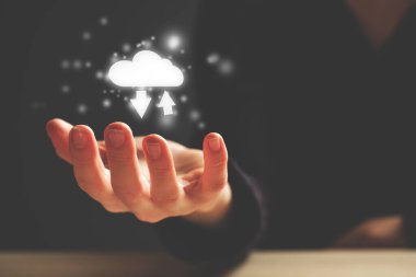 Küresel ağda modern bulut teknolojisi kavramı.