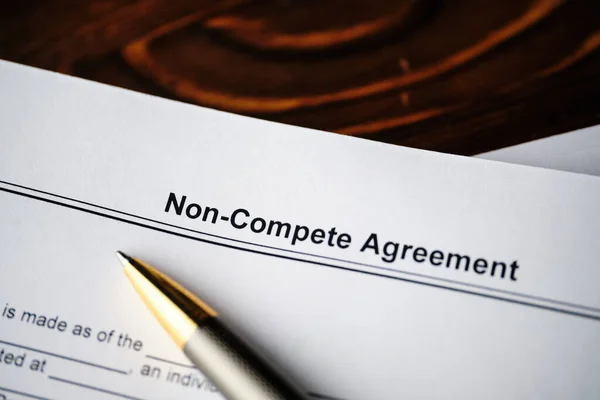 Юридический Документ Non Compete Agreement Paper Close — стоковое фото