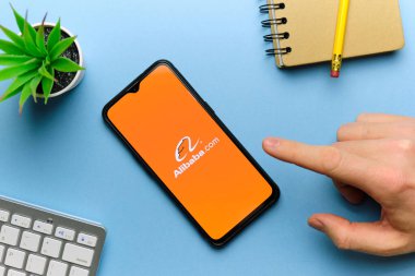 Çin 'in en büyük Alibaba pazarı. Rusya St. Petersburg, 8 Aralık 2020.
