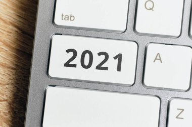 Yeni yılda internet teknolojileri kavramı. Klavyede 2021.