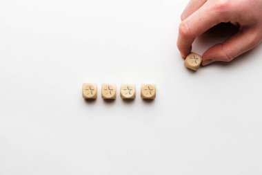 Tahta küplere göre beş yıldızlı not ve değerlendirme kavramı