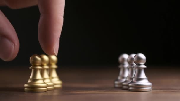 チェスの駒の形での競争と闘争の概念 — ストック動画