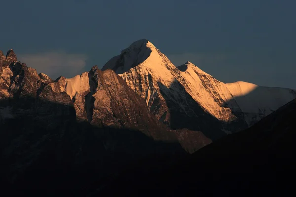 Mt. Annapurna van de Himalaya. — Stockfoto