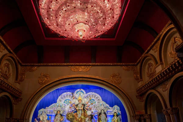 Durga puja içinde bir pandal, Kalküta, Hindistan.