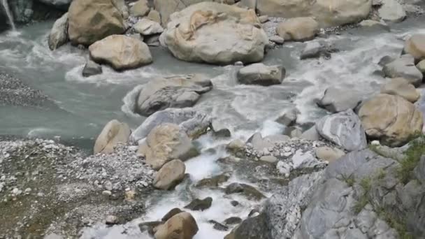 De rivier van de Liwu (Liwu canyon) bij Taroko kloof, het Nationaal Park Taroko in Hualien County, Taiwan. — Stockvideo