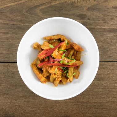 Lezzetli ev yapımı Tay paneang köri yiyecek (domuz eti fıstık Hindistan cevizi krem köri veya domuz eti ile panang köri)