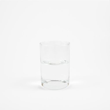 Yarım bardak saf maden suyu