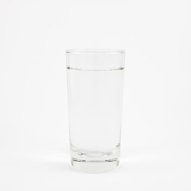 Saf maden suyu uzun cam