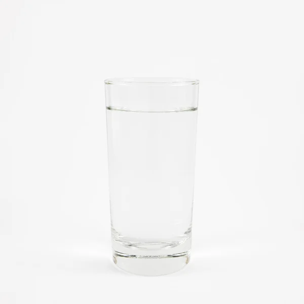Wysokiej szklanki czystej wody mineralnej — Zdjęcie stockowe