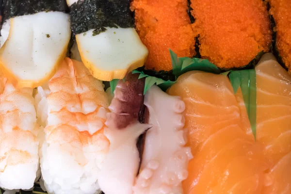 Japoński pyszne sushi lunch box zestaw. — Zdjęcie stockowe