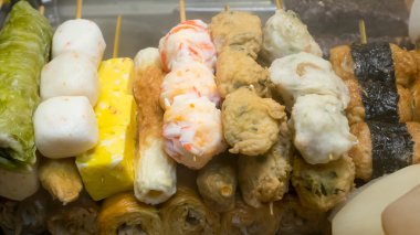 Tayvanlı oden köfte sopa yiyecek sokak gece Pazarı'na