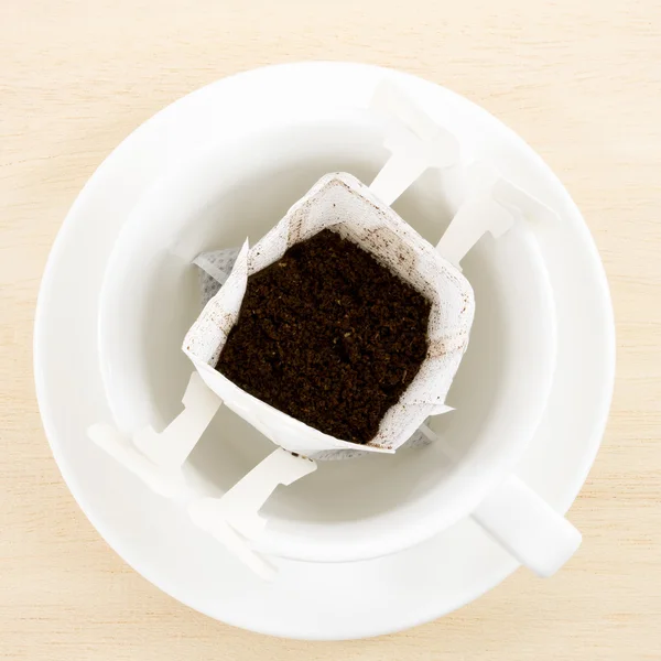 Op het moment dat vers gebrouwen koffie infuus zak — Stockfoto