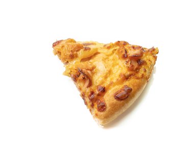 Lezzetli dilimlenmiş New Orleans Deluxe pizzası beyaz arka planda fast food..