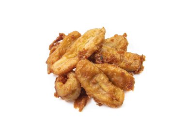 Tayland usulü bol yağda kızartılmış muz (Kluay khek) aperatif vejetaryen yemeğinin beyaz arka planda izole edilmiş hali..