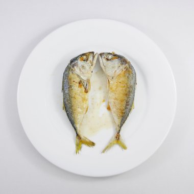 Kızarmış kısa uskumru balığı (2)