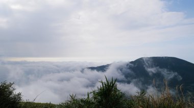 Sis deniz Mt. Qixing ana tepe Yangmingshan Milli Parkı'nda üzerinde