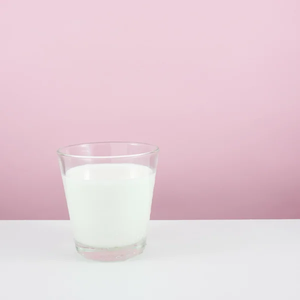 El vaso de leche fresca — Foto de Stock