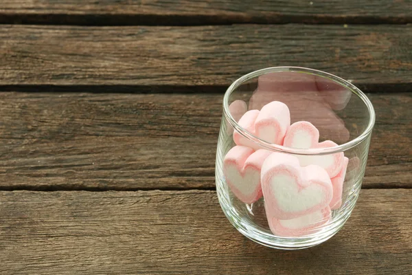 I marshmallow di cuore rosa belli in vetro rotondo — Foto Stock
