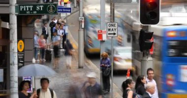 Sydney Avustralya atış şehir sokak trafiği ve insanlar zaman atlamalı kurulması