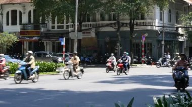 Ho Chi Minh / Saygon, Vietnam - 2015: Sokaklar meşgul Asya şehir hayatı yavaş hareket