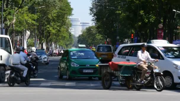 Хо Ши Міна/Сайгон, В'єтнам-2015: вулиці зайняті азіатських місто життя повільний рух — стокове відео