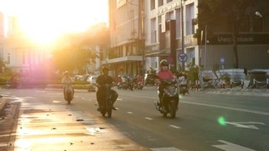 Ho Chi Minh / Saygon, Vietnam - 2015: Sokaklar meşgul Asya şehir hayatı yavaş hareket