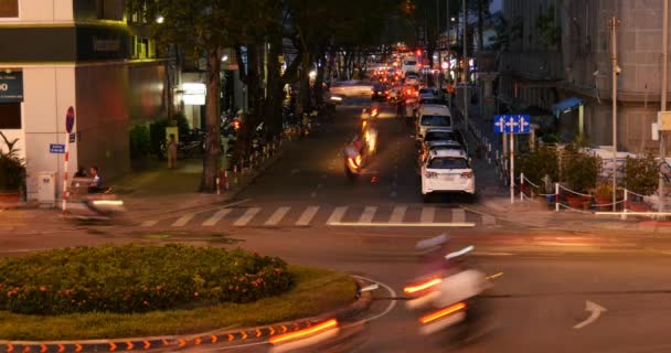 City trafik på gatorna i Ho Chi Minh — Stockvideo