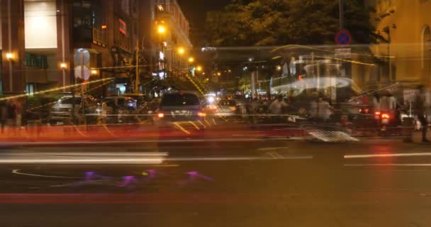 HO CHI MINH / SAIGON, VIETNAM - 2015: Street traffic asian city night time lapse — Stock Video