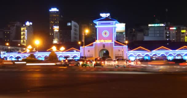 HO CHI MINH / SAIGON, VIETNAM - 2015 : Trafic de rue ville asiatique temps de nuit — Video
