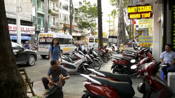 越南人在街道上 — 图库视频影像