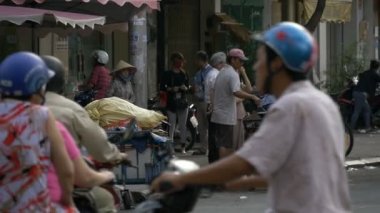 Vietnamca insanlar sokaklarda