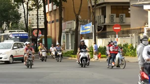 Los vietnamitas en las calles — Vídeo de stock