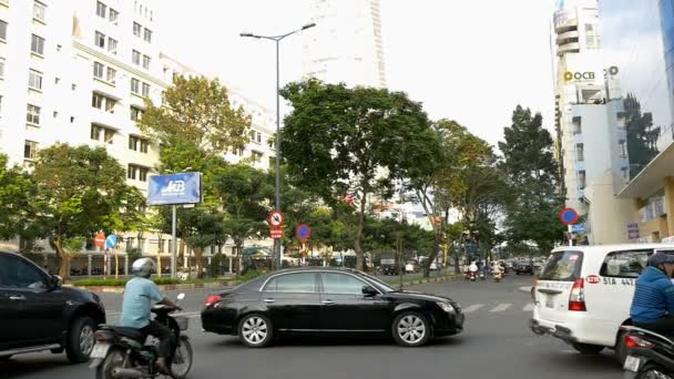 Vietnamese people on the streets — Stock Video