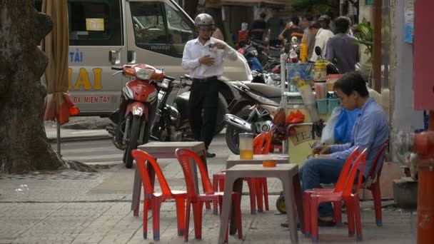 Orang Vietnam di jalan-jalan — Stok Video