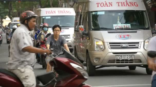 HO CHI MINH / SAIGON, VIETNAM - 2015: Escena asiática personas asiáticas ciudad estilo de vida — Vídeo de stock